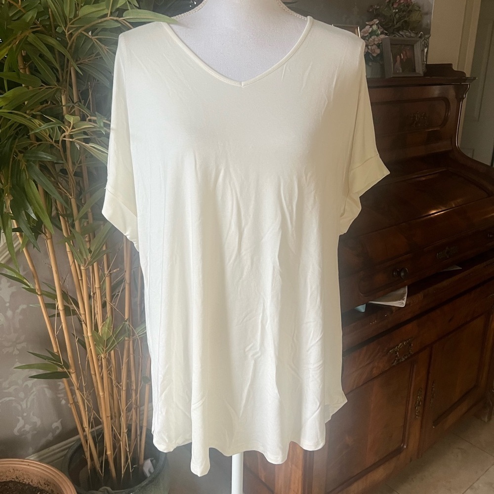 Zenana ladies top 1X. V-neck cream collar, short sleeve, super super soft. NWOT - Picture 3 of 8